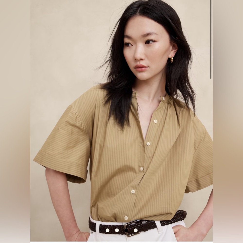 NWT Banana Republic Button Down Top in Khaki